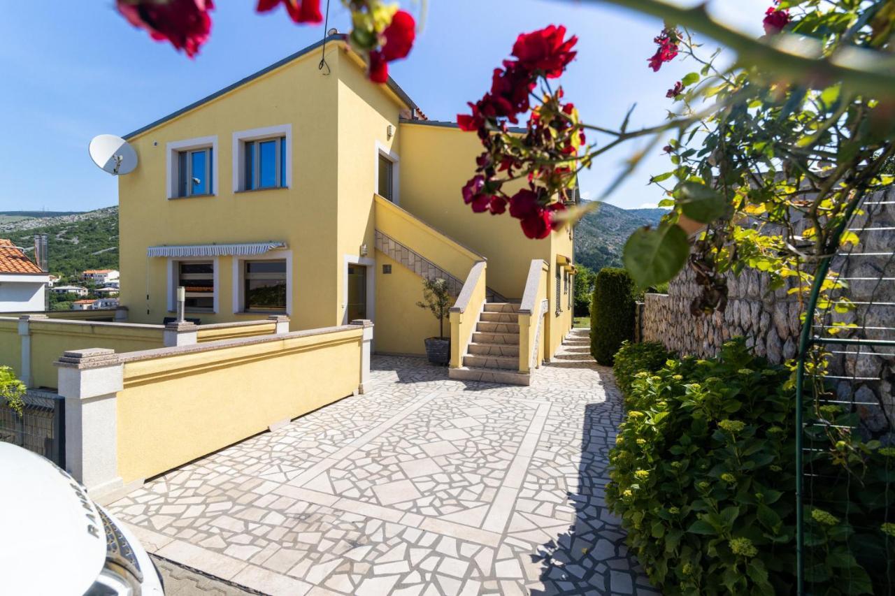 Apartments Zora Senj  Luaran gambar